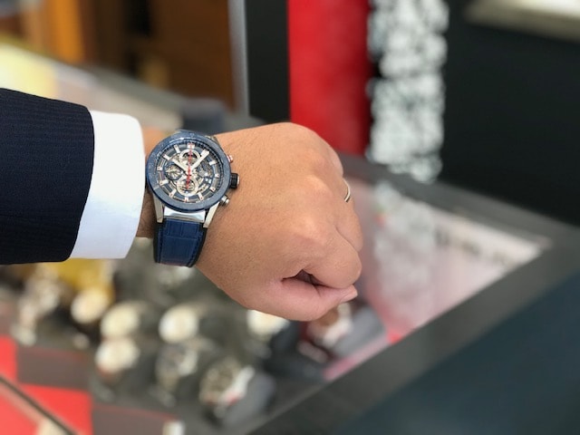 ブルーが輝くスケルトンダイヤル - 精光堂 -SEIKODO- 輸入時計正規販売・高品質ダイヤモンド専門店