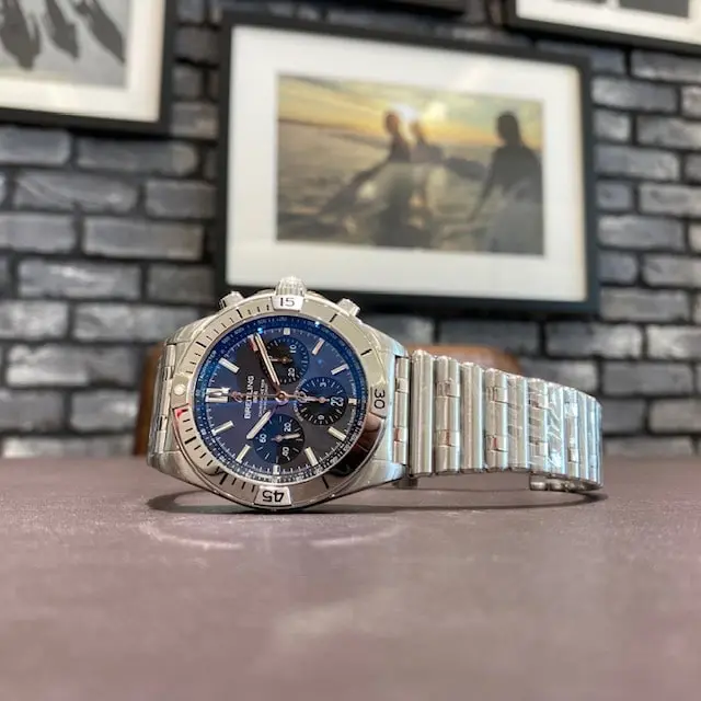 ラフに着けられる、プラチナベゼルプレート使用のクロノマット - 精光